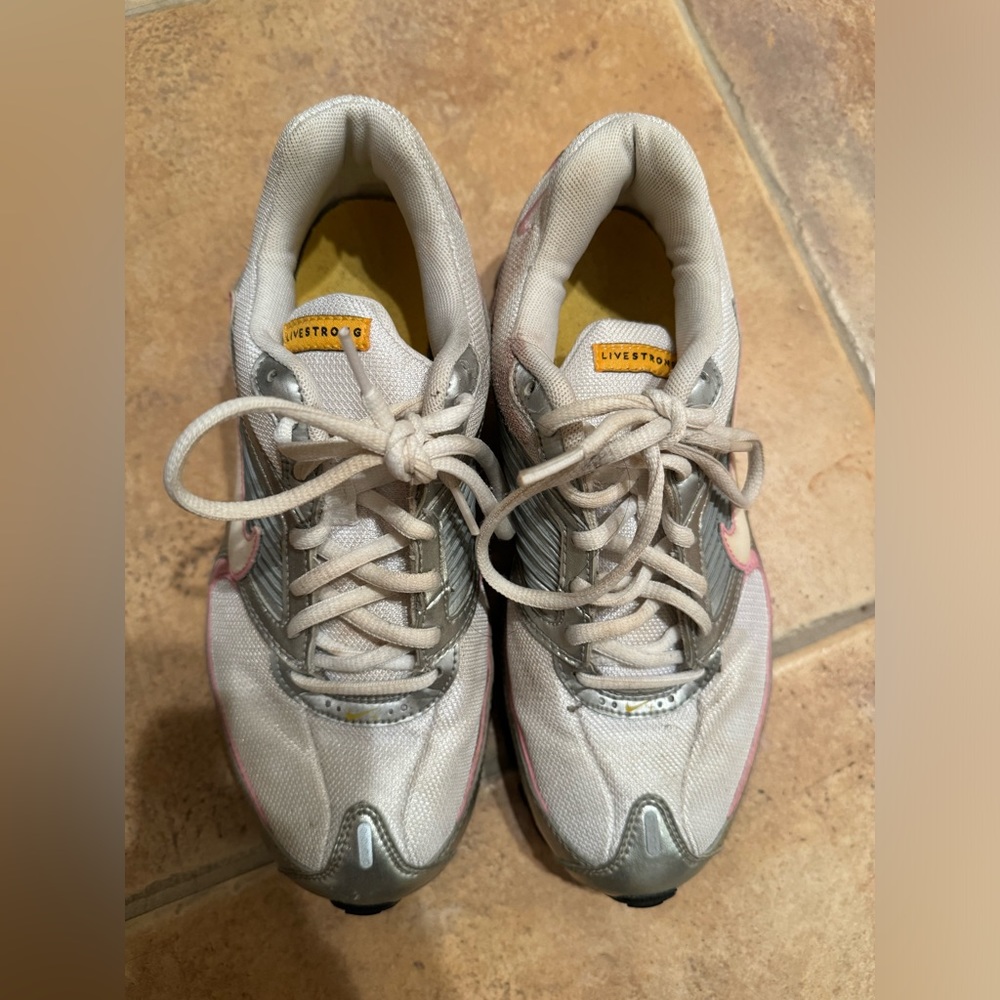 Size 8 Nike Shocks women’s sneakers
